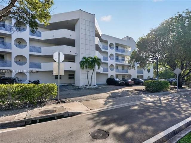 16531 NE 35th Ave # 11, North Miami Beach FL 33160 - North Miami Beach, FL - Photo 4