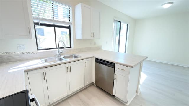 10819 W 33rd Ln, Hialeah FL 33018 - Hialeah, FL - Photo 3