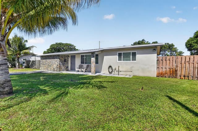 103 SW 14th Street, Deerfield Beach FL 33441 - Deerfield Beach, FL - Photo 2