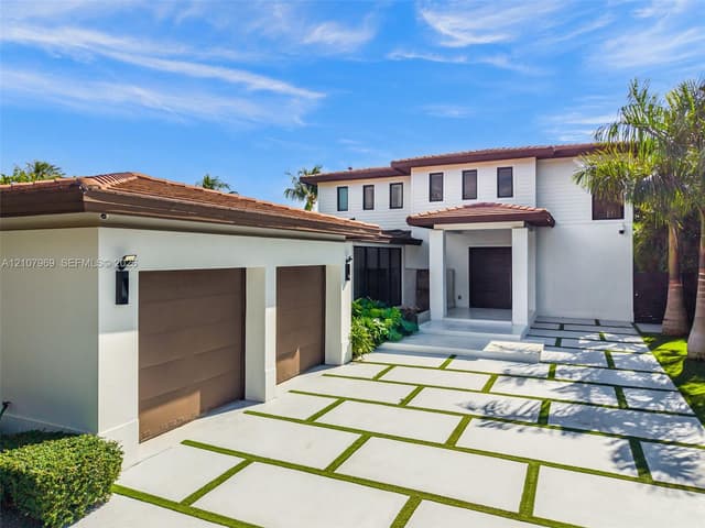710 S Shore Dr, Miami Beach FL 33141 - Miami Beach, FL - Photo 2