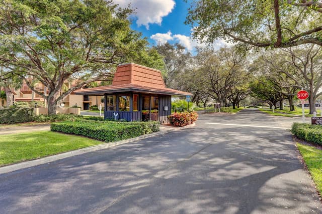 5344 WOODLAND LAKES Drive # 225, Palm Beach Gardens FL 33418 - Palm Beach Gardens, FL - Photo 3