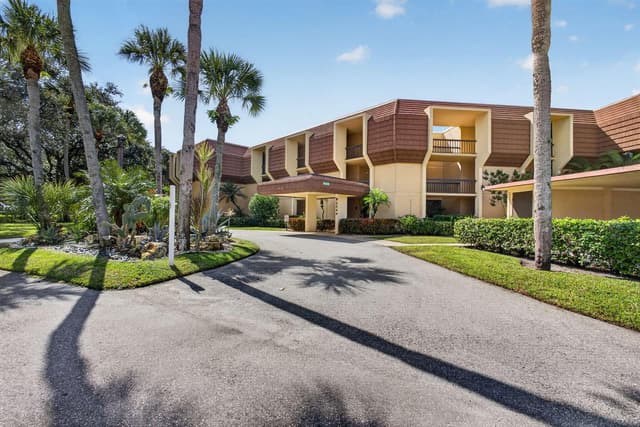 5344 WOODLAND LAKES Drive # 225, Palm Beach Gardens FL 33418 - Palm Beach Gardens, FL - Photo 4