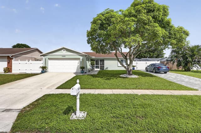 10145 Penzance Lane, Royal Palm Beach FL 33411 - Royal Palm Beach, FL - Photo 2