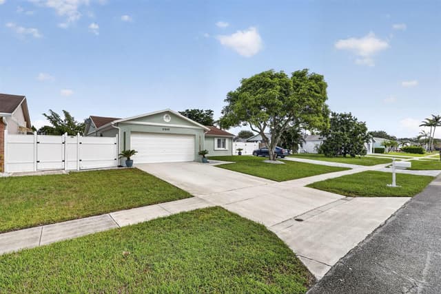 10145 Penzance Lane, Royal Palm Beach FL 33411 - Royal Palm Beach, FL - Photo 3