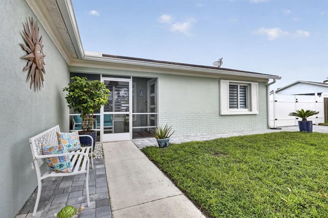 10145 Penzance Lane, Royal Palm Beach FL 33411 - Royal Palm Beach, FL - Photo 5