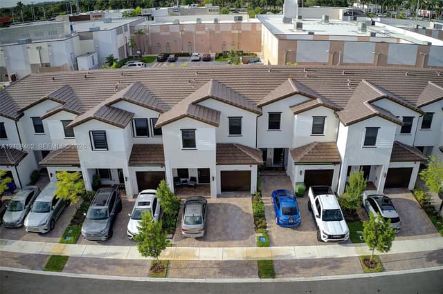 15959 SW 2nd St, Pembroke Pines FL 33027 - Pembroke Pines, FL - Photo 2