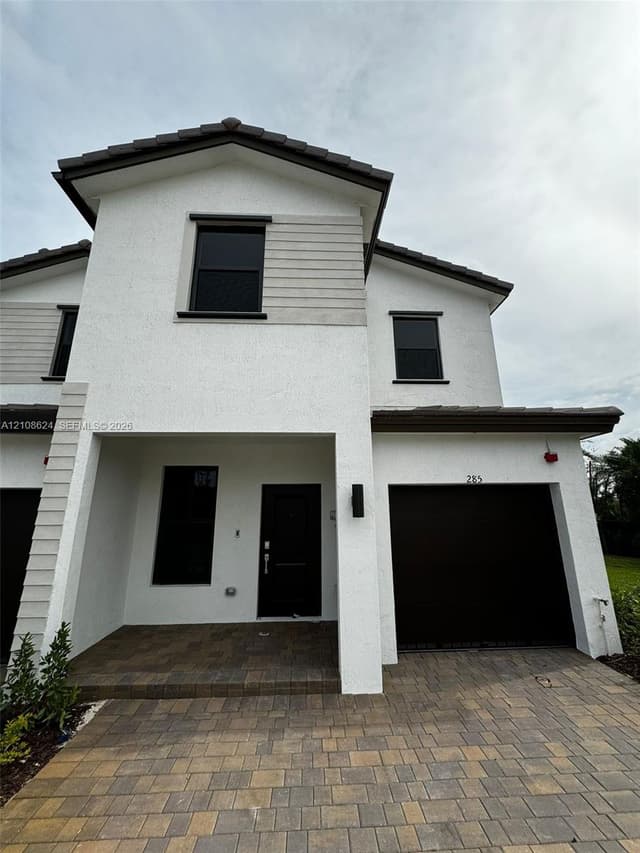 285 SW 159th Ln, Pembroke Pines FL 33027 - Pembroke Pines, FL - Photo 3
