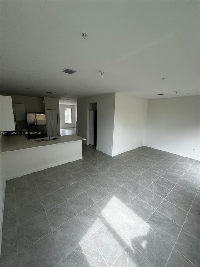 285 SW 159th Ln, Pembroke Pines FL 33027 - Pembroke Pines, FL - Photo 5