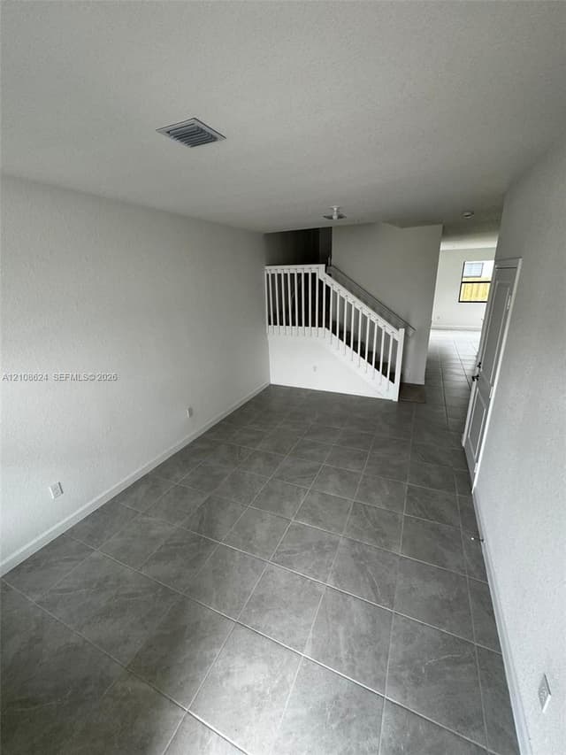 285 SW 159th Ln, Pembroke Pines FL 33027 - Pembroke Pines, FL - Photo 4