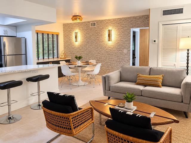2404 NE 33rd Ave # 3, Fort Lauderdale FL 33305 - Fort Lauderdale, FL - Photo 2