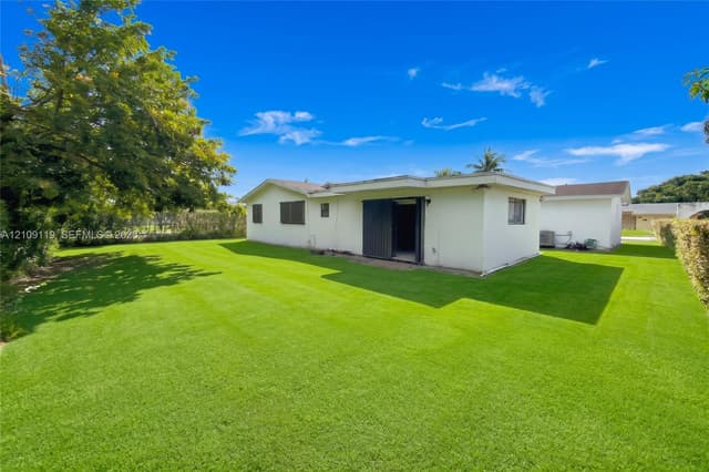445 NW 202nd Ter, Miami Gardens FL 33169 - Miami Gardens, FL - Photo 2