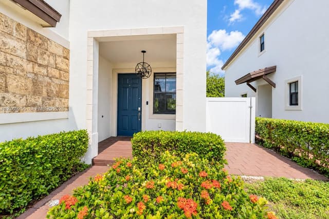 3567 W 110th Ter, Hialeah FL 33018 - Hialeah, FL - Photo 2