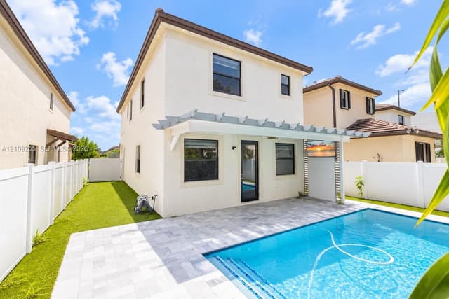 3567 W 110th Ter, Hialeah FL 33018 - Hialeah, FL - Photo 3