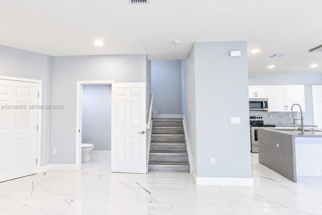 3567 W 110th Ter, Hialeah FL 33018 - Hialeah, FL - Photo 5