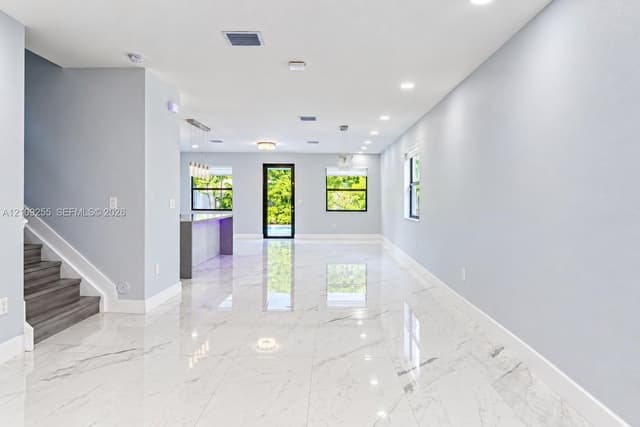3567 W 110th Ter, Hialeah FL 33018 - Hialeah, FL - Photo 4