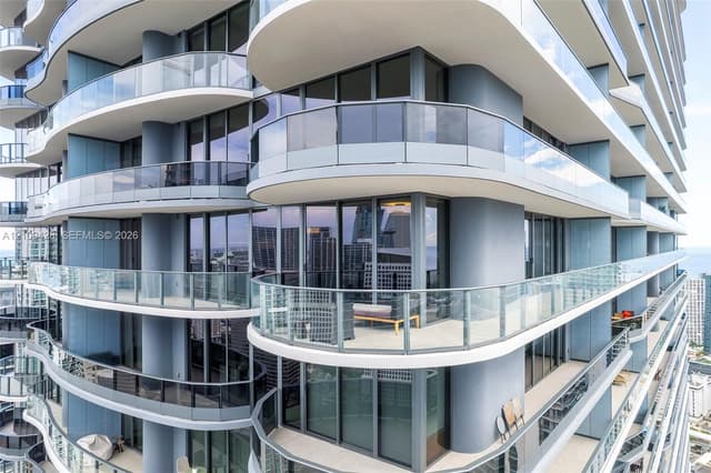 1000 Brickell Plz, Miami FL 33131 - Miami, FL - Photo 2
