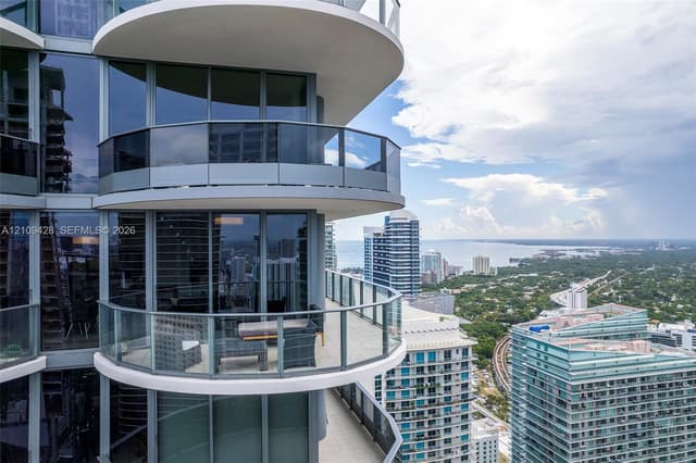 1000 Brickell Plz, Miami FL 33131 - Miami, FL - Photo 4