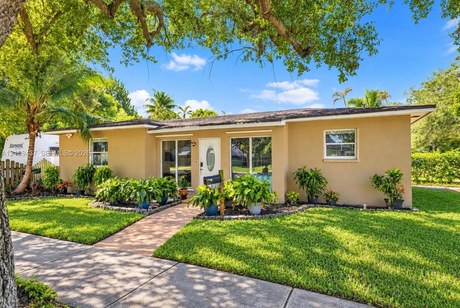 910 S 28th Ave, Hollywood FL 33020