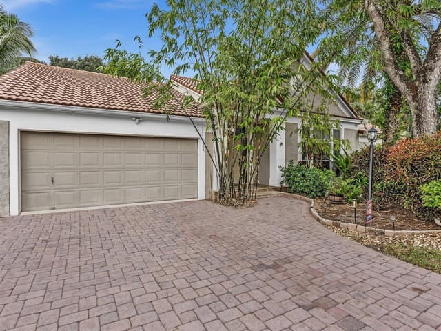 7505 Live Oak Drive, Coral Springs FL 33065 - Coral Springs, FL - Photo 6