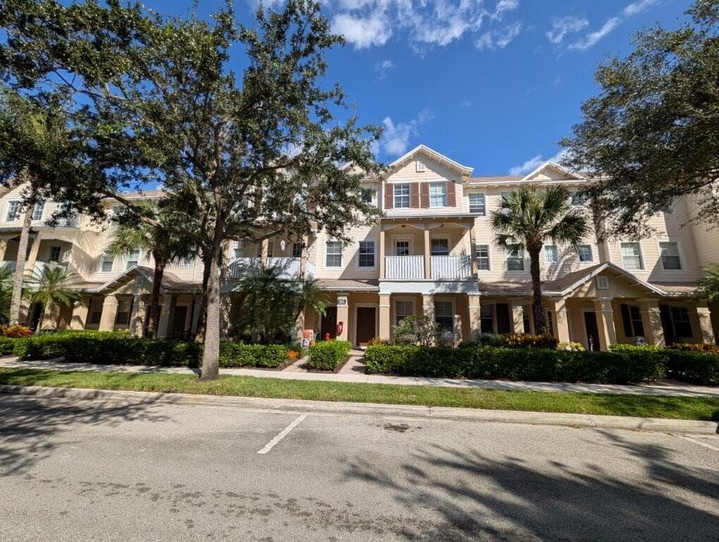 265 Indian Creek Parkway # 105, Jupiter FL 33458