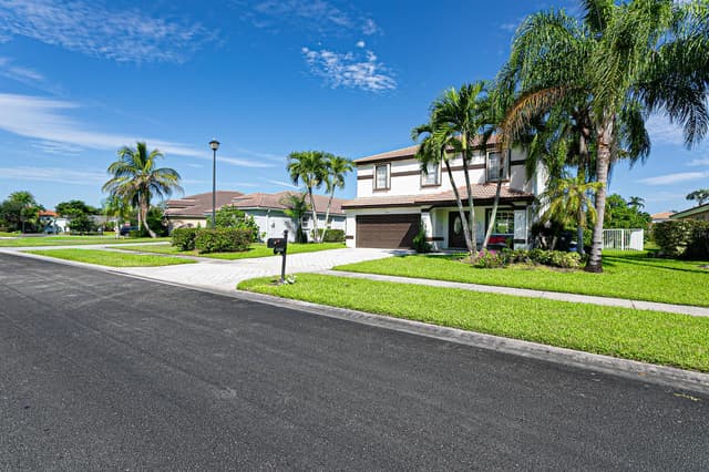 11185 Grandview Manor, Wellington FL 33414 - Wellington, FL - Photo 2