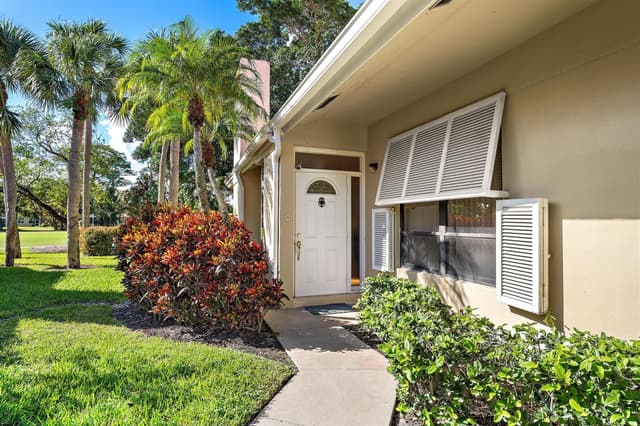 275 OLD MEADOW Way, Palm Beach Gardens FL 33418 - Palm Beach Gardens, FL - Photo 5