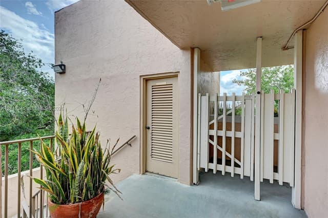 6800 Cypress Rd # 506, Plantation FL 33317 - Plantation, FL - Photo 3