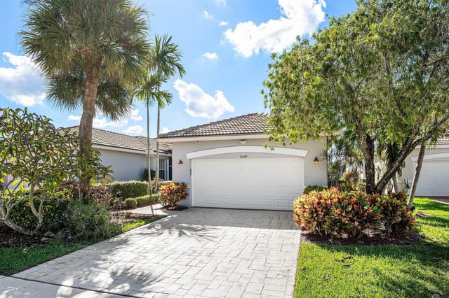 10649 Royal Caribbean Circle, Boynton Beach FL 33437 - Boynton Beach, FL - Photo 2