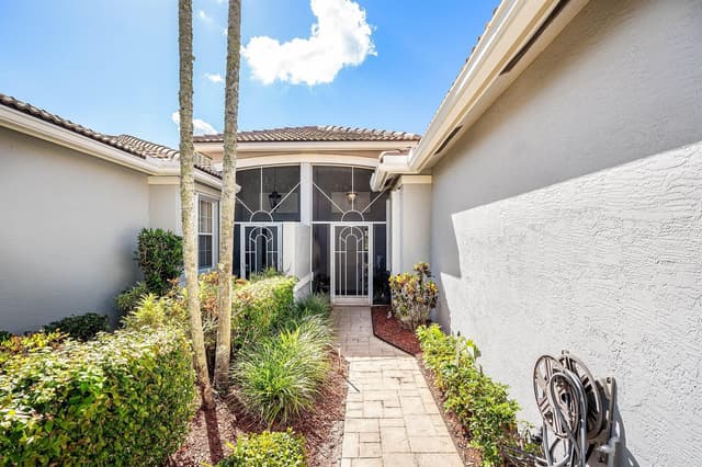 10649 Royal Caribbean Circle, Boynton Beach FL 33437 - Boynton Beach, FL - Photo 4
