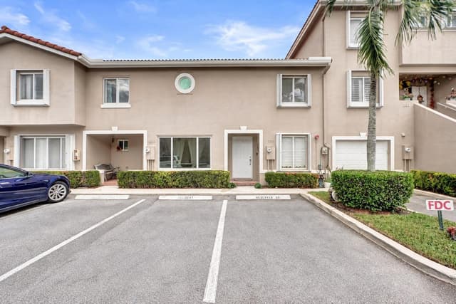 235 Riviera Circle, Weston FL 33326 - Weston, FL - Photo 2