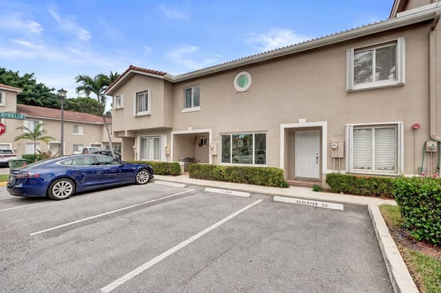 235 Riviera Circle, Weston FL 33326 - Weston, FL - Photo 6