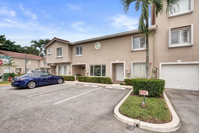 235 Riviera Circle, Weston FL 33326 - Weston, FL - Photo 7