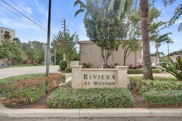 235 Riviera Circle, Weston FL 33326 - Weston, FL - Photo 4