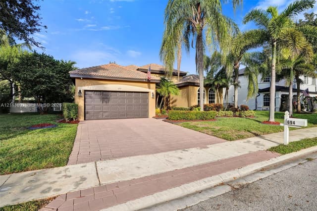 694 SW 159th Ln, Pembroke Pines FL 33027 - Pembroke Pines, FL - Photo 2