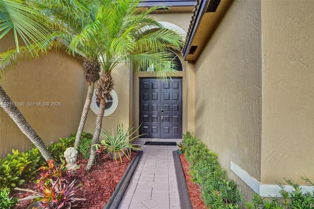 694 SW 159th Ln, Pembroke Pines FL 33027 - Pembroke Pines, FL - Photo 5