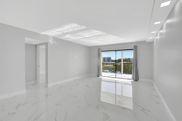 7076 Huntington Lane # 407, Delray Beach FL 33446 - Delray Beach, FL - Photo 4