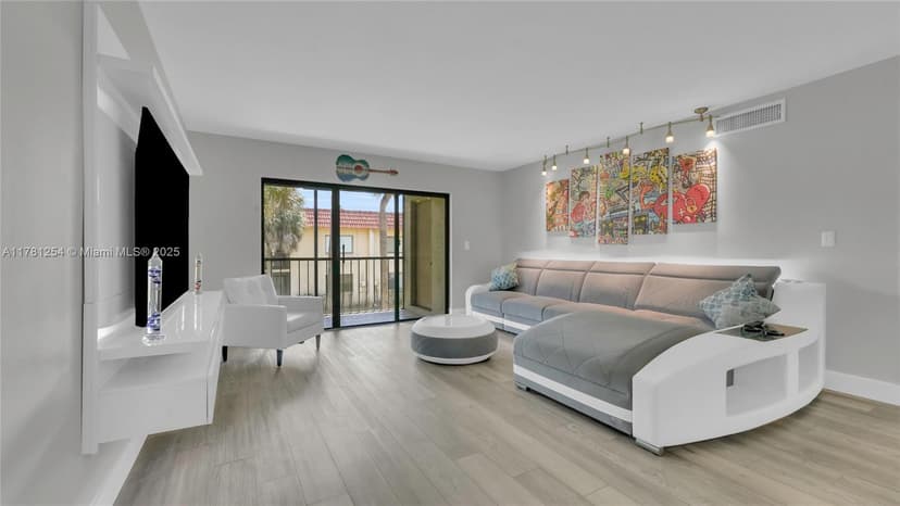 327 Lakeview Dr # 203, Weston FL 33326