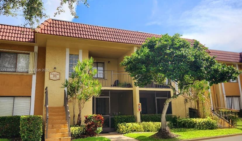 307 Lakeview Dr # 102, Weston FL 33326