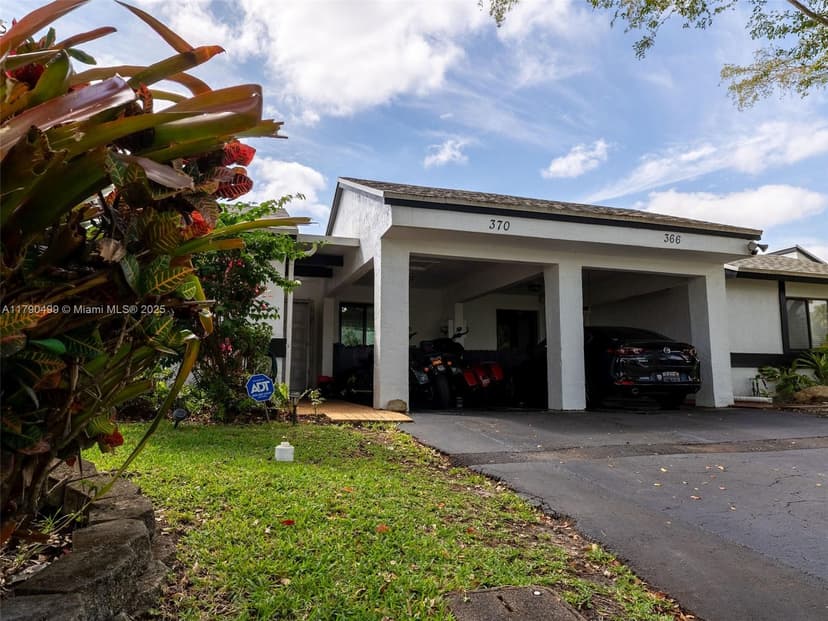 370 Fairway Cir # 13, Weston FL 33326