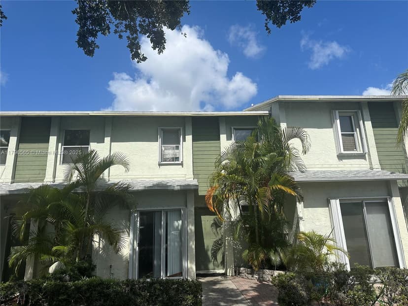 878 Crystal Lake Dr, Deerfield Beach FL 33064