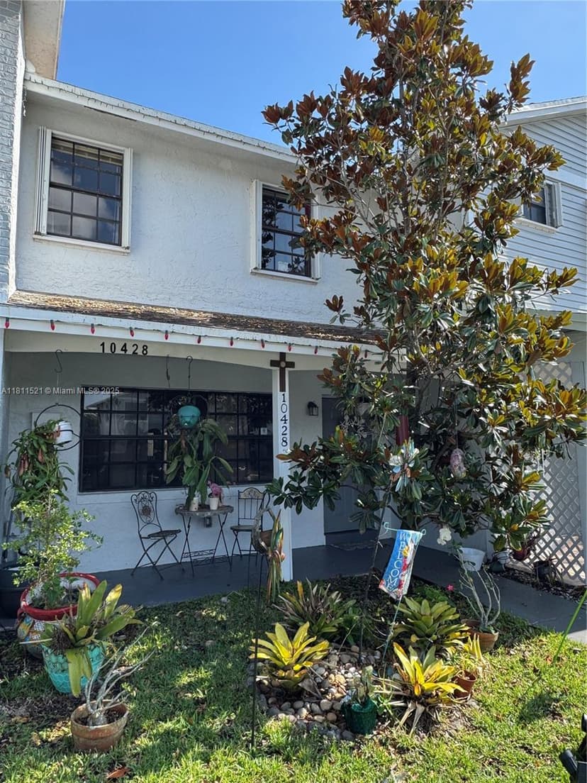 10428 NW 3rd St, Pembroke Pines FL 33026