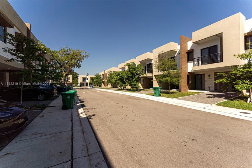 4141 N Oak Pl, Dania Beach FL 33314