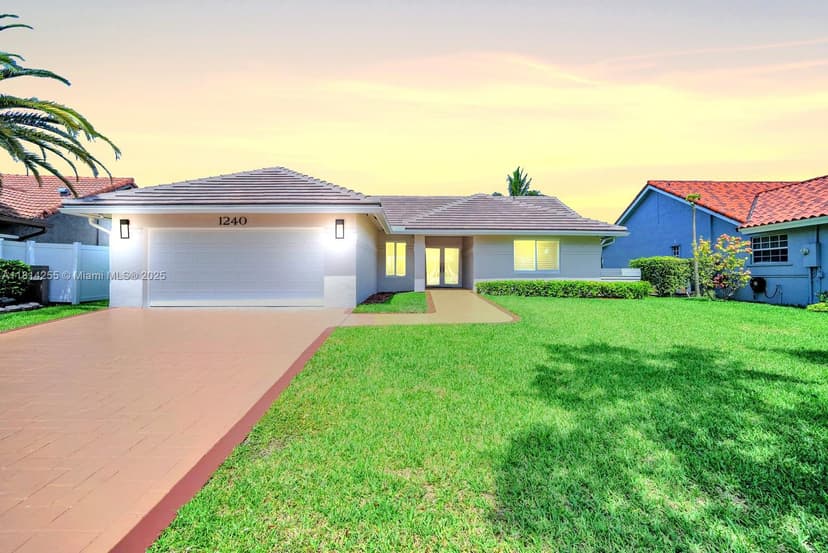 1240 NW 161st Ave, Pembroke Pines FL 33028