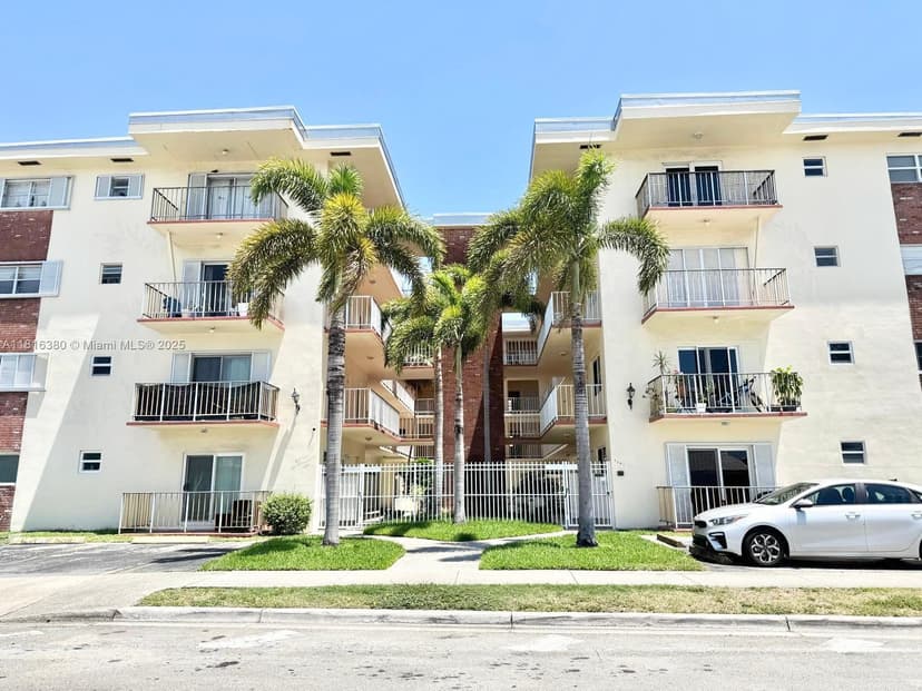 1747 Rodman St # 203, Hollywood FL 33020