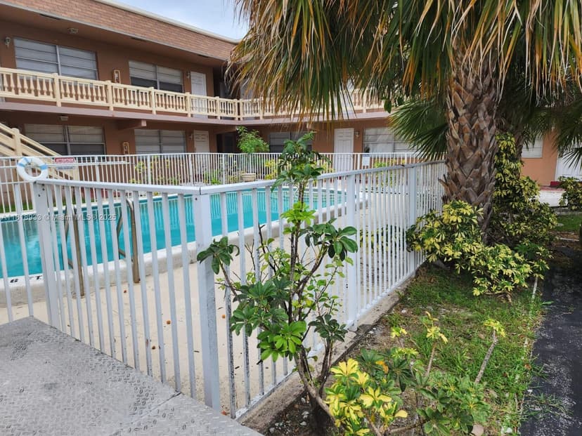 241 SE 9th Ave # 110, Pompano Beach FL 33060