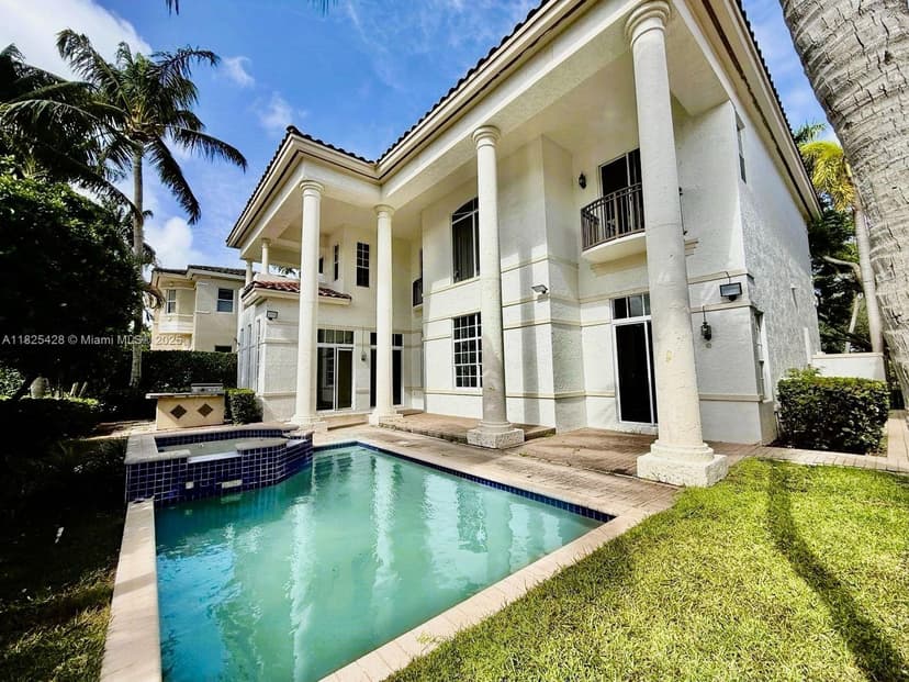 996 Sanibel Dr, Hollywood FL 33019