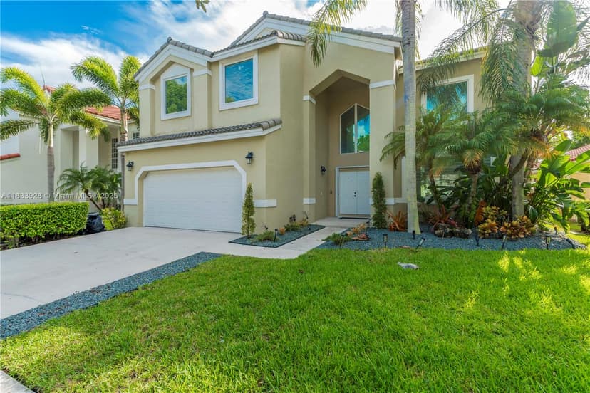 325 Cameron Dr, Weston FL 33326