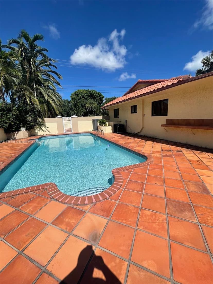 5550 SW 87th Ave, Miami FL 33165