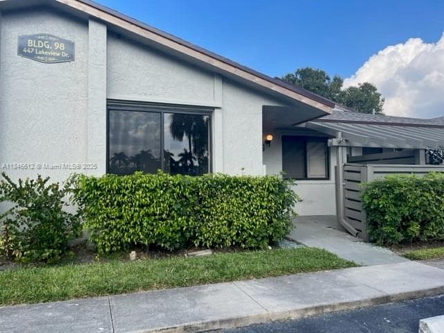 447 Lakeview Drive # 5, Weston FL 33326