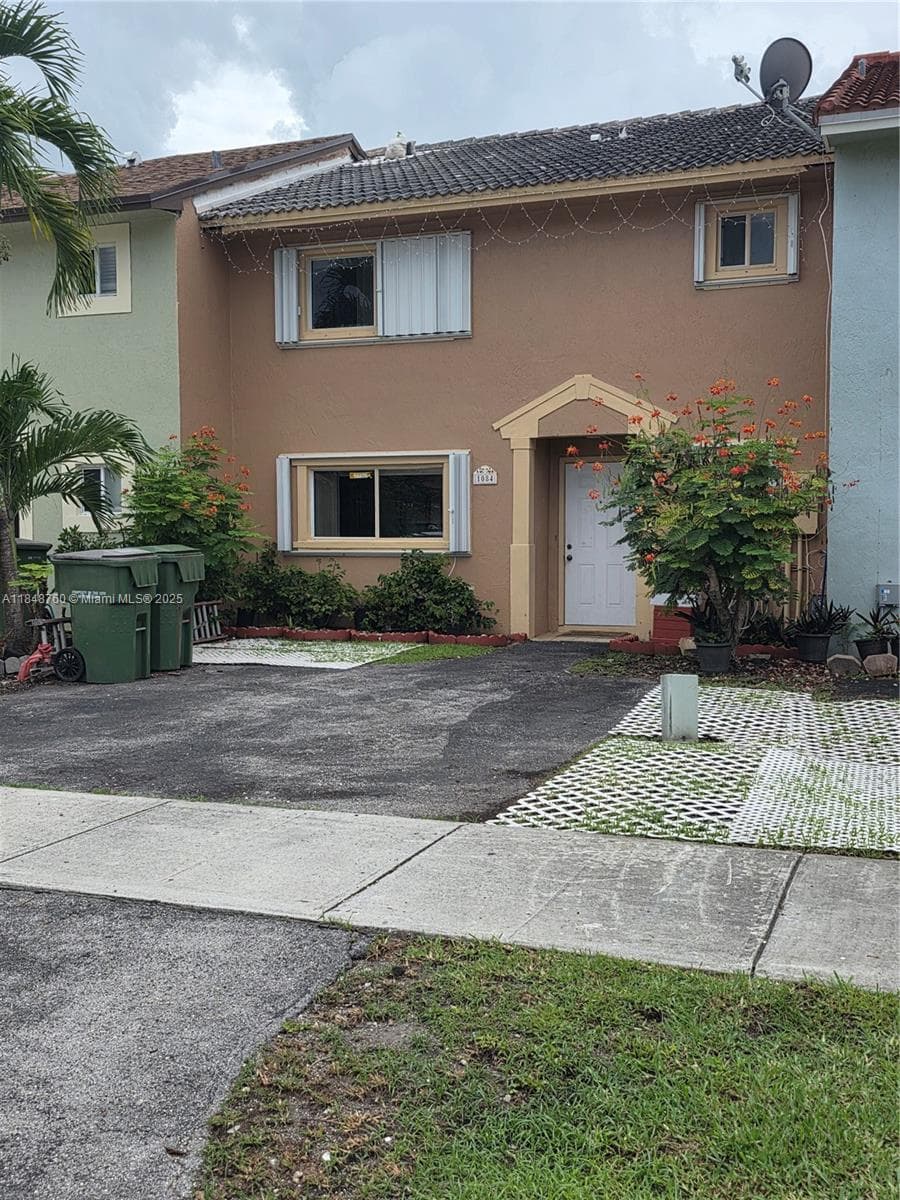 1084 SE 13th Ave, Homestead FL 33035 - Homestead, FL - Photo 1